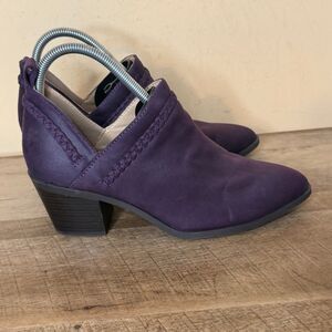Journee Collection Women's Sophie Block Heel Bootie purple size 8 ankle boots